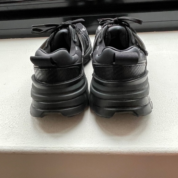 Nike V2K Run Black/Anthracite/Dark Smoke Grey Women’s 8.5 NWOB, Worn Twice - Picture 2 of 5